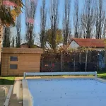 A La Topaze #gite Calme #3 Pers #piscine Privee #cholet #wifi Debit #preau #cholet #parc Japonais #puy Du F Ou Casa de hóspedes Le May-sur-Evre