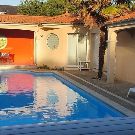 A La Topaze #gite Calme #3 Pers #piscine Privee #cholet #wifi Debit #preau #cholet #parc Japonais #puy Du F Ou Гостевой дом *
