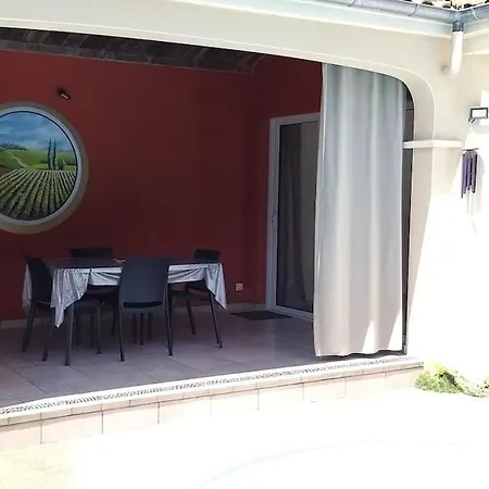 A La Topaze #gite Calme #3 Pers #piscine Privee #cholet #wifi Debit #preau #cholet #parc Japonais #puy Du F Ou Vendégház Le May-sur-Èvre