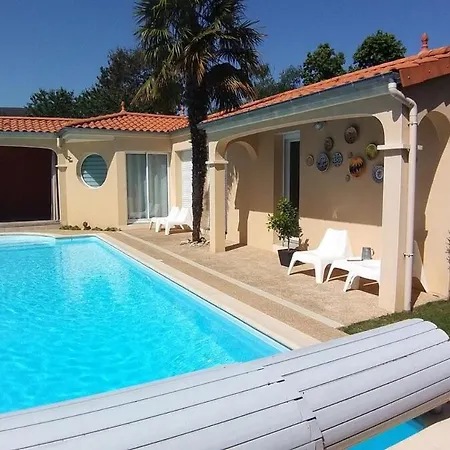 Гостевой дом A La Topaze #gite Calme #3 Pers #piscine Privee #cholet #wifi Debit #preau #cholet #parc Japonais #puy Du F Ou Le May-sur-Evre