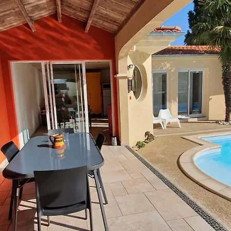 A La Topaze #gite Calme #3 Pers #piscine Privee #cholet #wifi Debit #preau #cholet #parc Japonais #puy Du F Ou