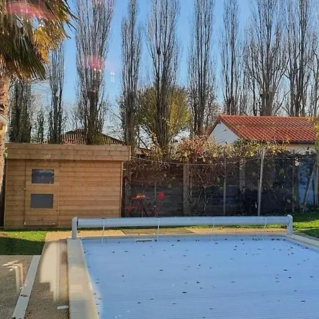 A La Topaze #gite Calme #3 Pers #piscine Privee #cholet #wifi Debit #preau #cholet #parc Japonais #puy Du F Ou Гостевой дом Le May-sur-Evre
