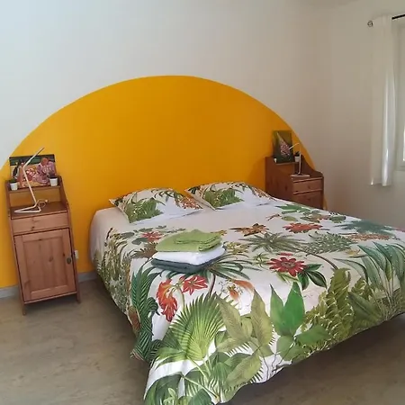 A La Topaze #gite Calme #3 Pers #piscine Privee #cholet #wifi Debit #preau #cholet #parc Japonais #puy Du F Ou Vendégház