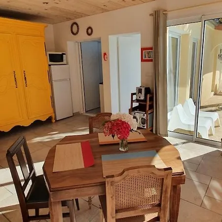 A La Topaze #gite Calme #3 Pers #piscine Privee #cholet #wifi Debit #preau #cholet #parc Japonais #puy Du F Ou Vendégház 3*